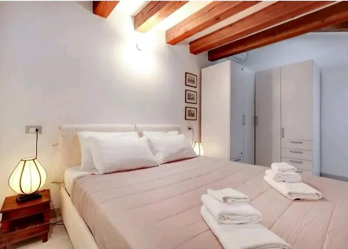 Pergola - Beautiful And Cozy Space On The Water Lägenhet Venedig